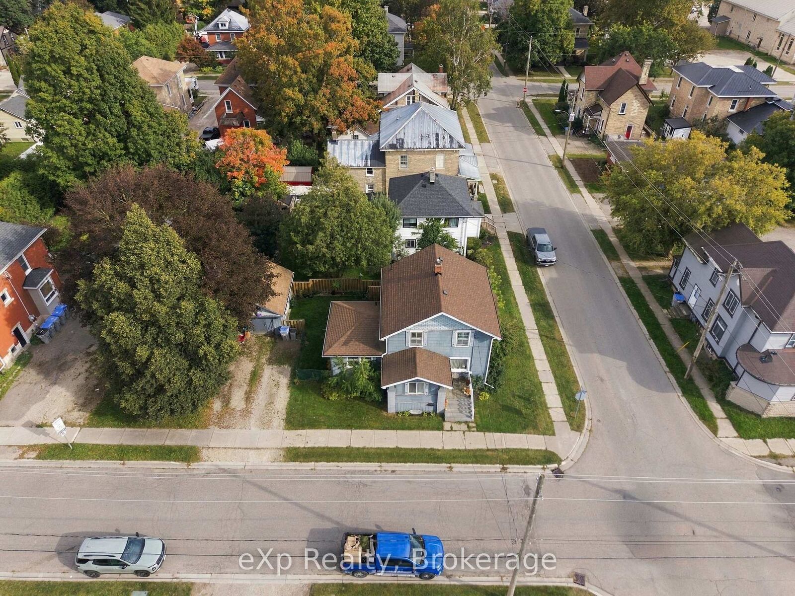 Property Photo:  310 Barber Avenue N  ON N4W 1R9 
