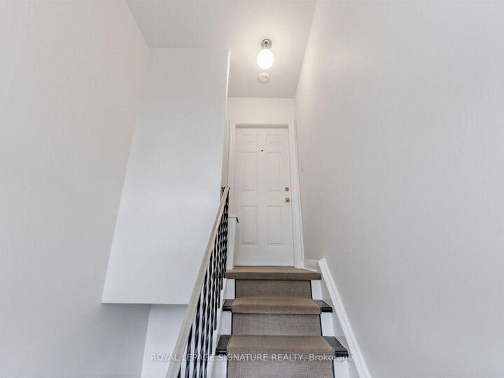 Property Photo:  277 Wychwood Avenue Upper  ON M6C 2T6 