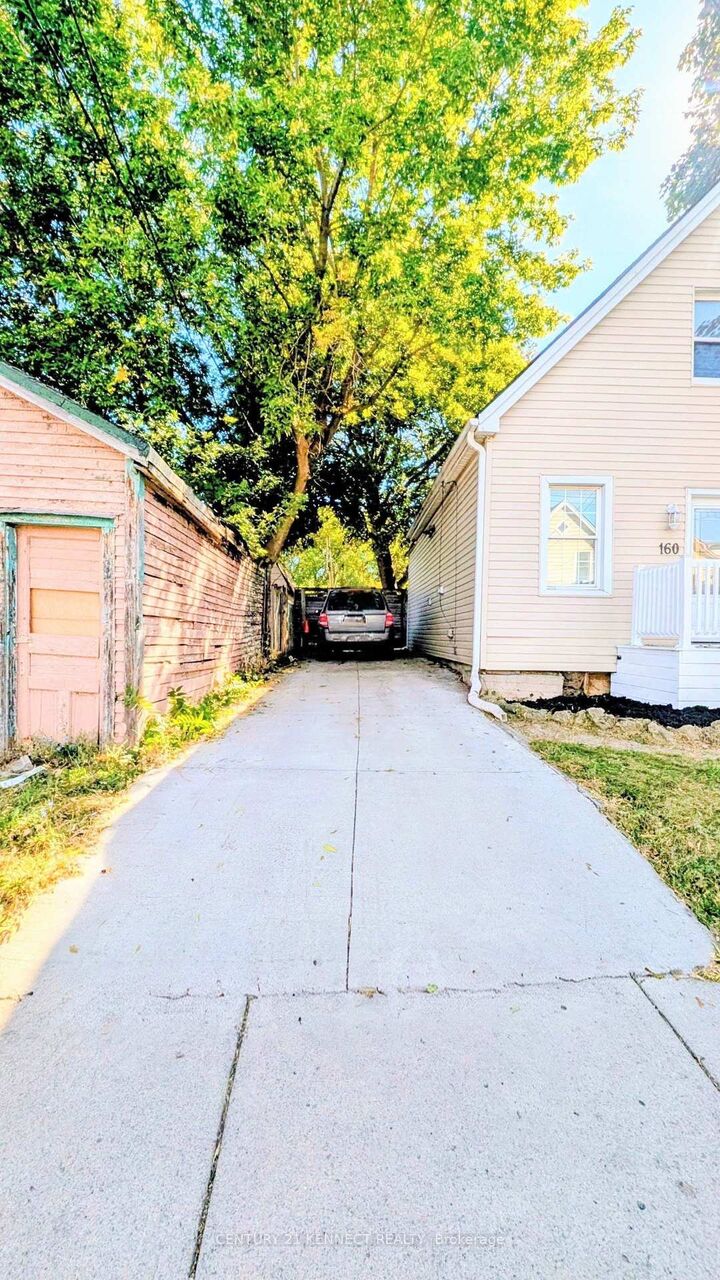 Property Photo:  160 Glendale Avenue N  ON L8L 7J8 
