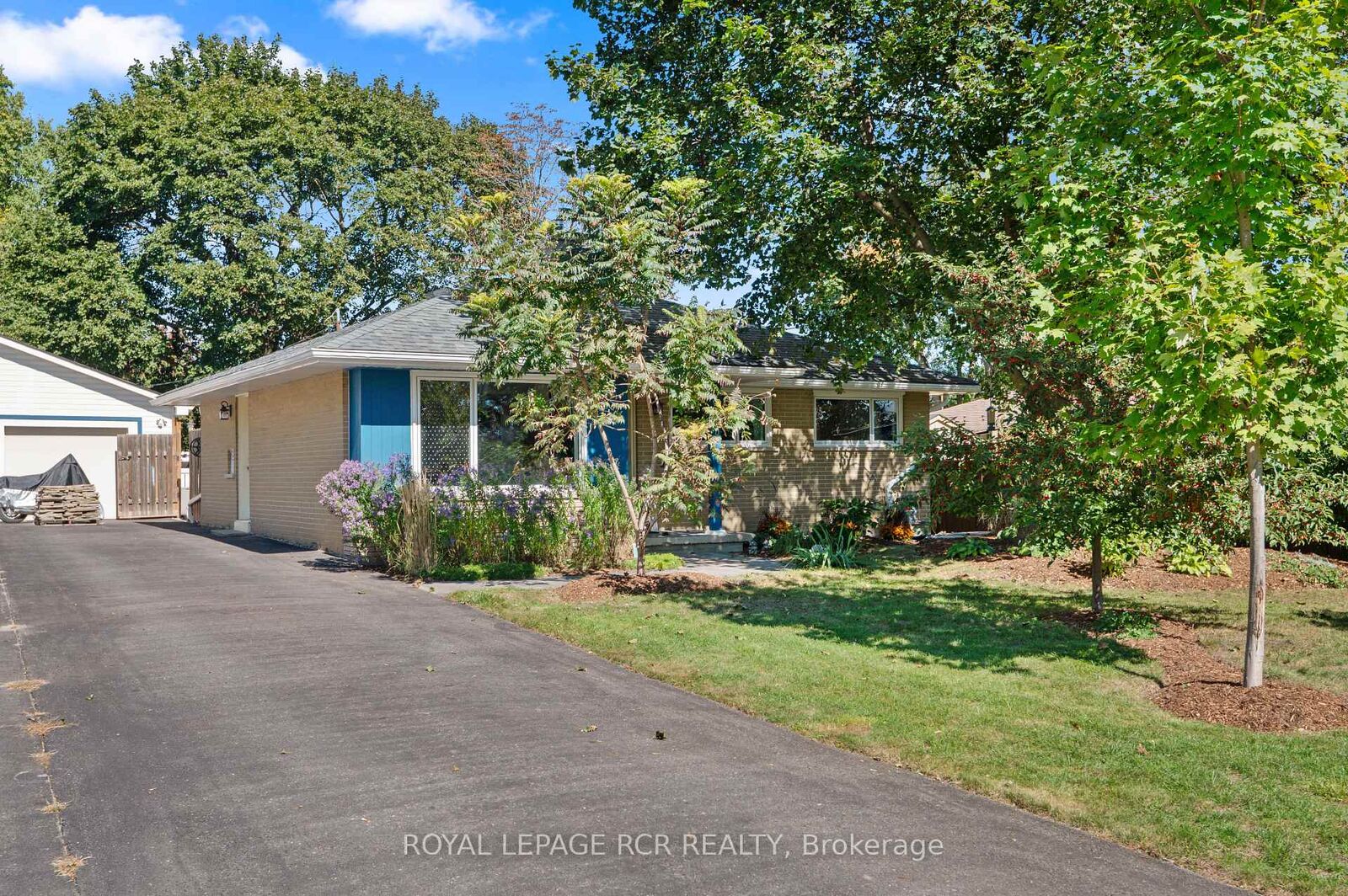 Property Photo:  203 Zina Street  ON L9W 1E9 