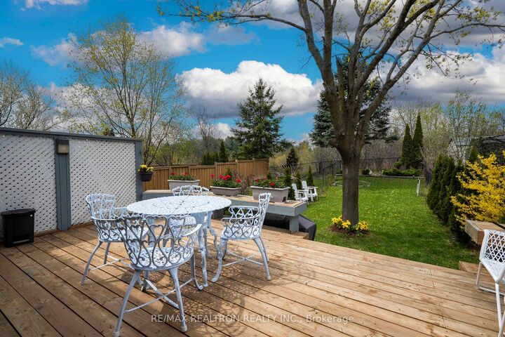 Property Photo:  36 Edgemont Court  ON L4S 2H8 