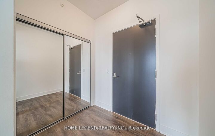 Property Photo:  2916 Highway 7 Road W 1802  ON L4K 0K6 