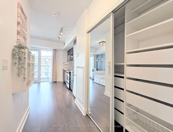 Property Photo:  58 Orchard View Boulevard 1704  ON M4R 1B9 