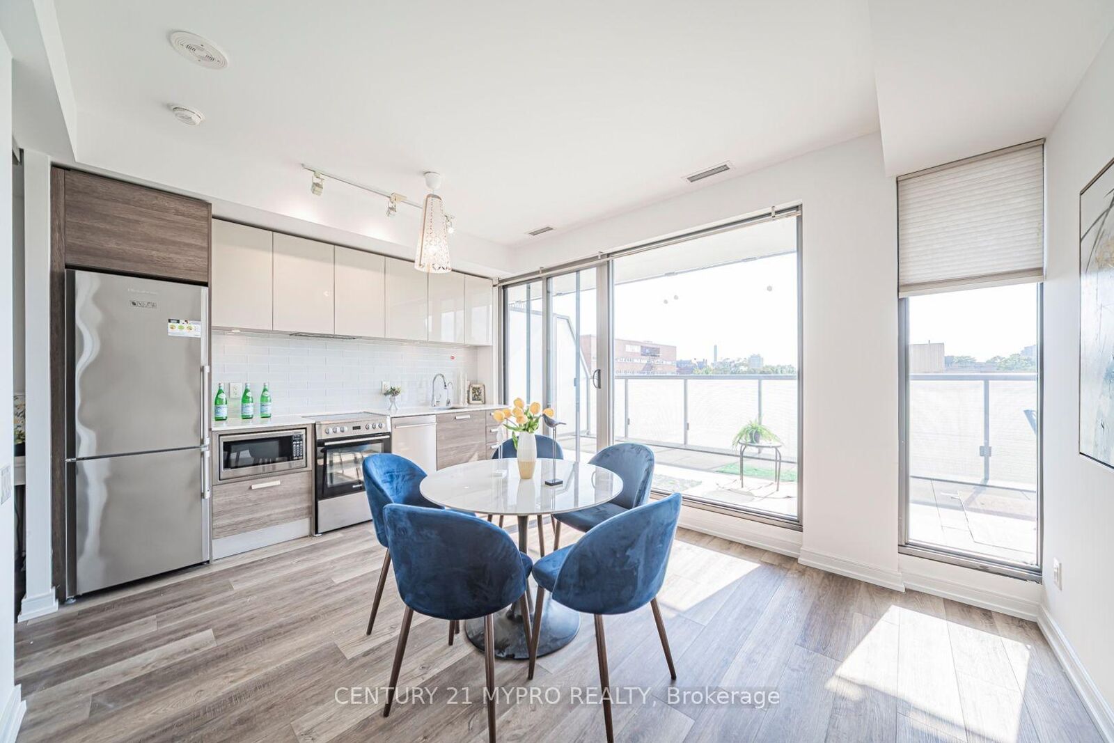 Property Photo:  57 St. Joseph Street 417  ON M5S 0C5 