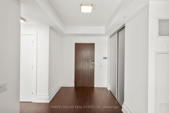 Property Photo:  3 Southvale Drive 401  ON M4G 1G1 