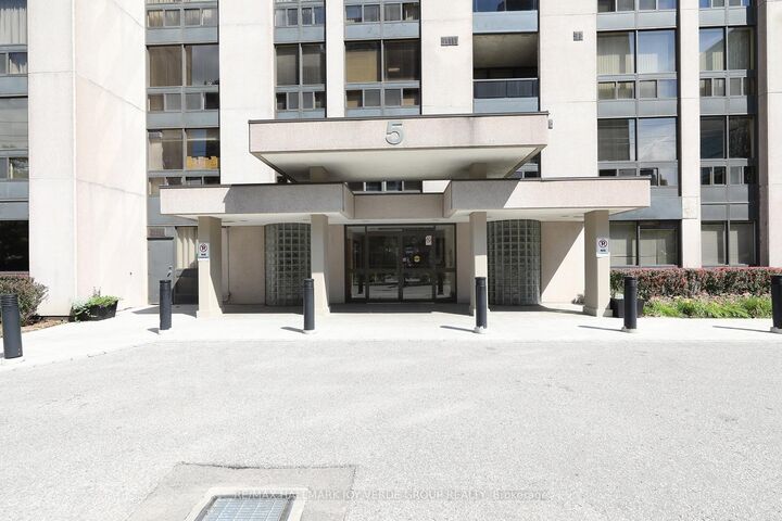 Property Photo:  5 Kenneth Avenue 405  ON M2N 6M7 