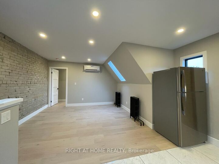 Property Photo:  363 Parkside Drive 3  ON M6R 2Z5 