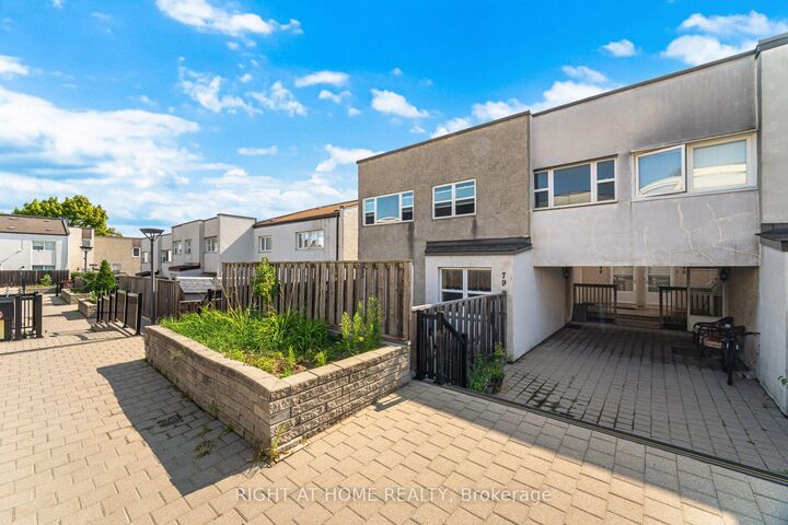 Property Photo:  3050 Constitution Boulevard 79  ON L4Y 3X1 