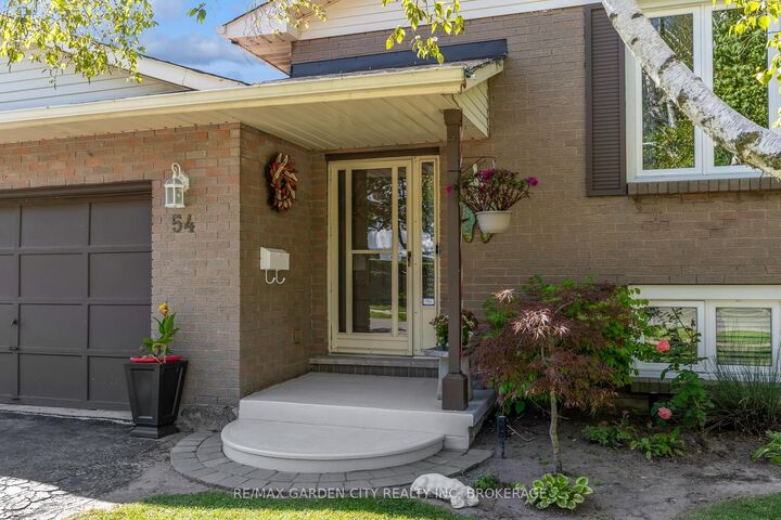 Property Photo:  54 Crestcombe Road  ON L2S 2J4 
