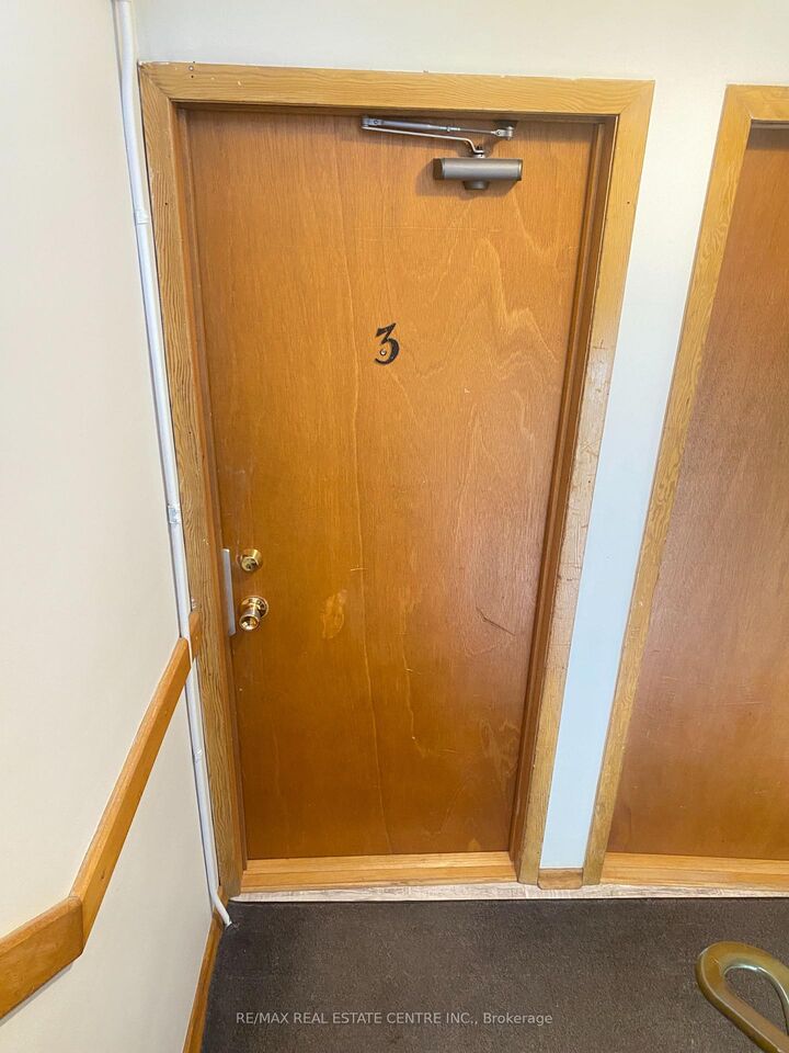 Property Photo:  11 Southdale Avenue 3  ON N2M 3V4 