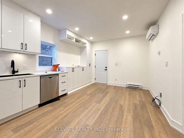 Property Photo:  76 Burnaby Boulevard 3  ON M5N 1G4 
