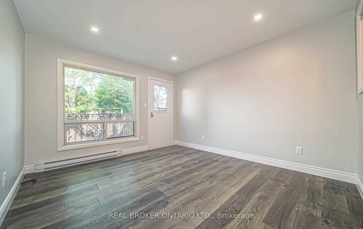 Property Photo:  1100 Oxford Street 12  ON L1J 6G4 