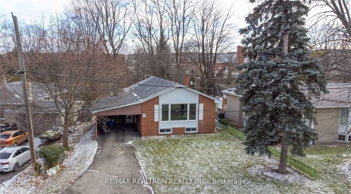 Property Photo:  19 Wenderly Drive  ON L4G 1V2 
