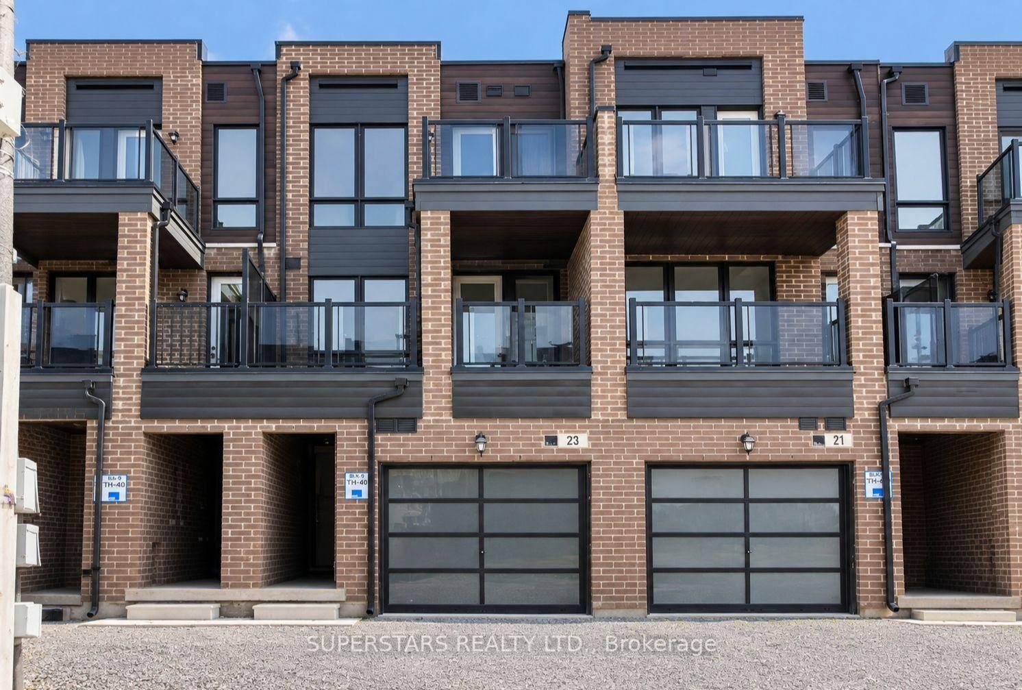 Property Photo:  23 Mikayla Lane  ON L6B 1R1 