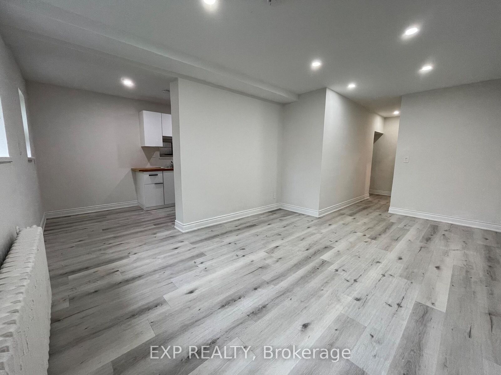 Property Photo:  259 Lakeshore Road E 1  ON L5G 1G8 