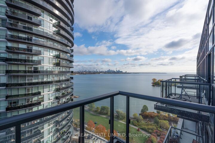 Property Photo:  39 Annie Craig Drive Ph11  ON M8V 0C5 