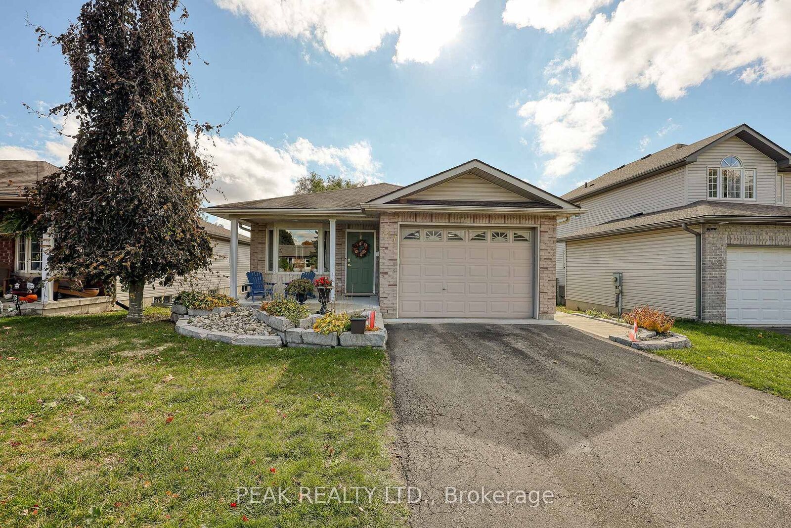 Property Photo:  217 North Street E  ON N4G 1B8 