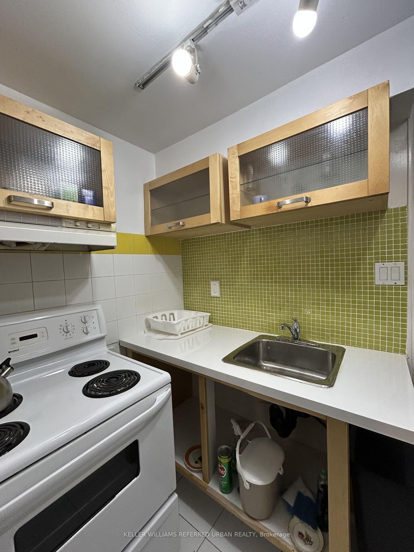 Property Photo:  63 Hilton Avenue  ON M5R 3E5 