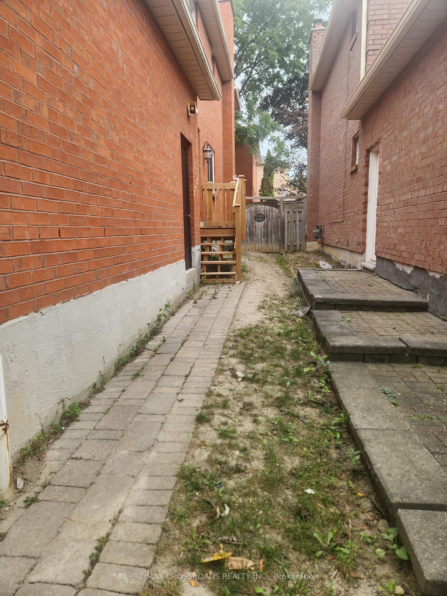 Property Photo:  16 Mantell Crescent Bsmnt  ON L1T 3N6 