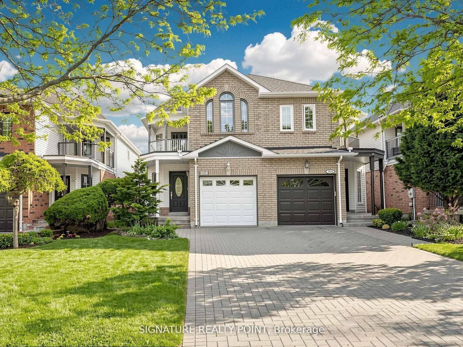 Property Photo:  1816 Hobson Drive  ON L7L 6L7 