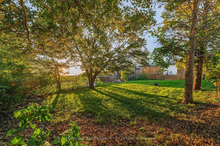 Property Photo:  121 Southwood Drive  ON N2E 2J1 