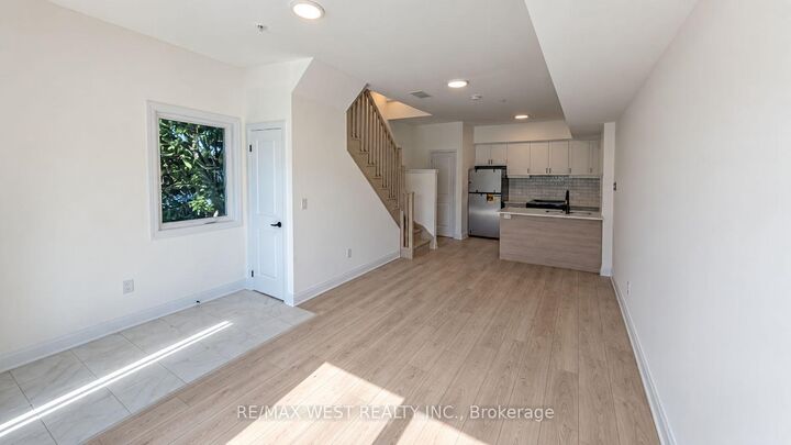 Property Photo:  521 Big Bay Point Road 7  ON L4N 3Z6 