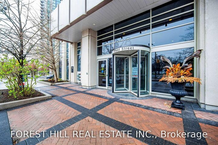 Property Photo:  628 Fleet Street 812  ON M5V 1A8 