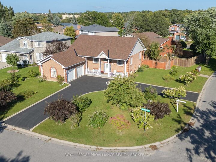 Property Photo:  662 Millbrook Crescent  ON K7M 7Z8 
