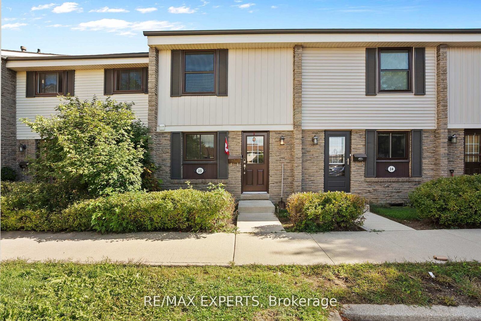 Property Photo:  2779 Gananoque Drive 35  ON L5N 2E4 