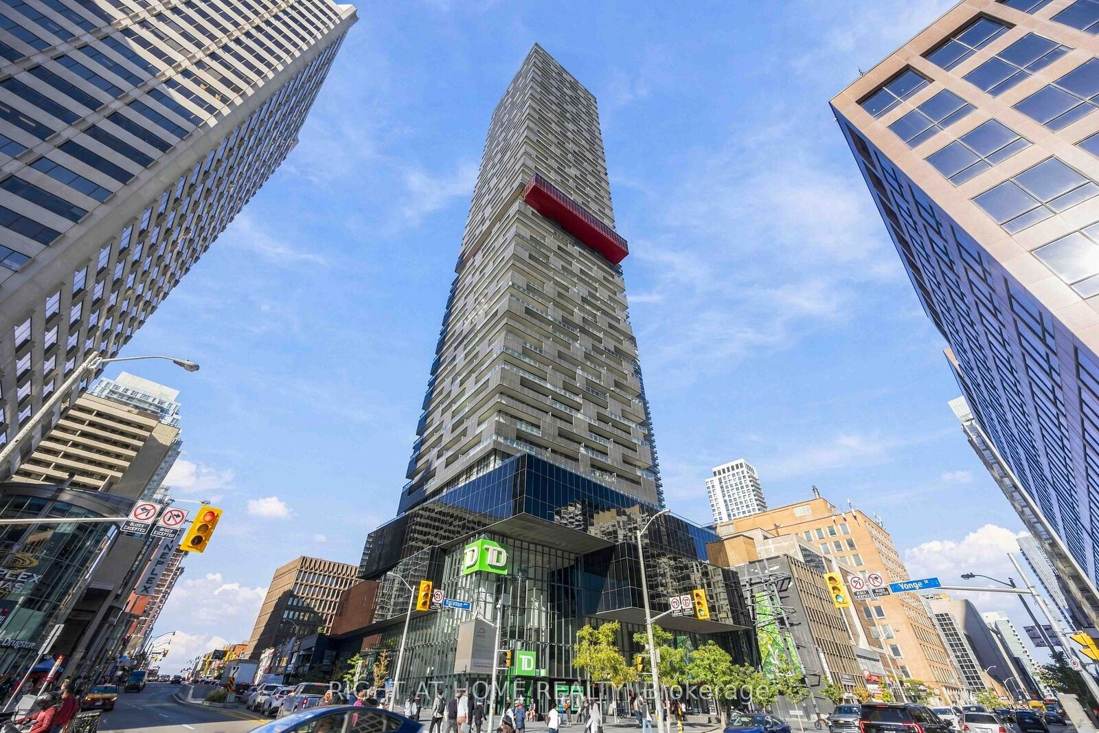 Property Photo:  8 Eglinton Avenue E 5002  ON M4P 0C1 