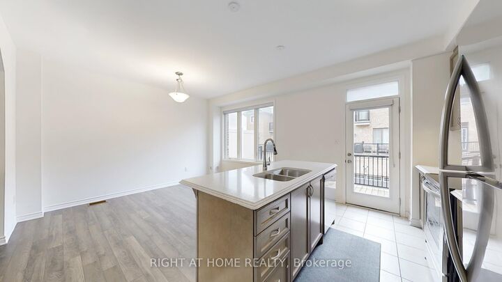 Property Photo:  5 Casely Avenue  ON L4S 0J8 