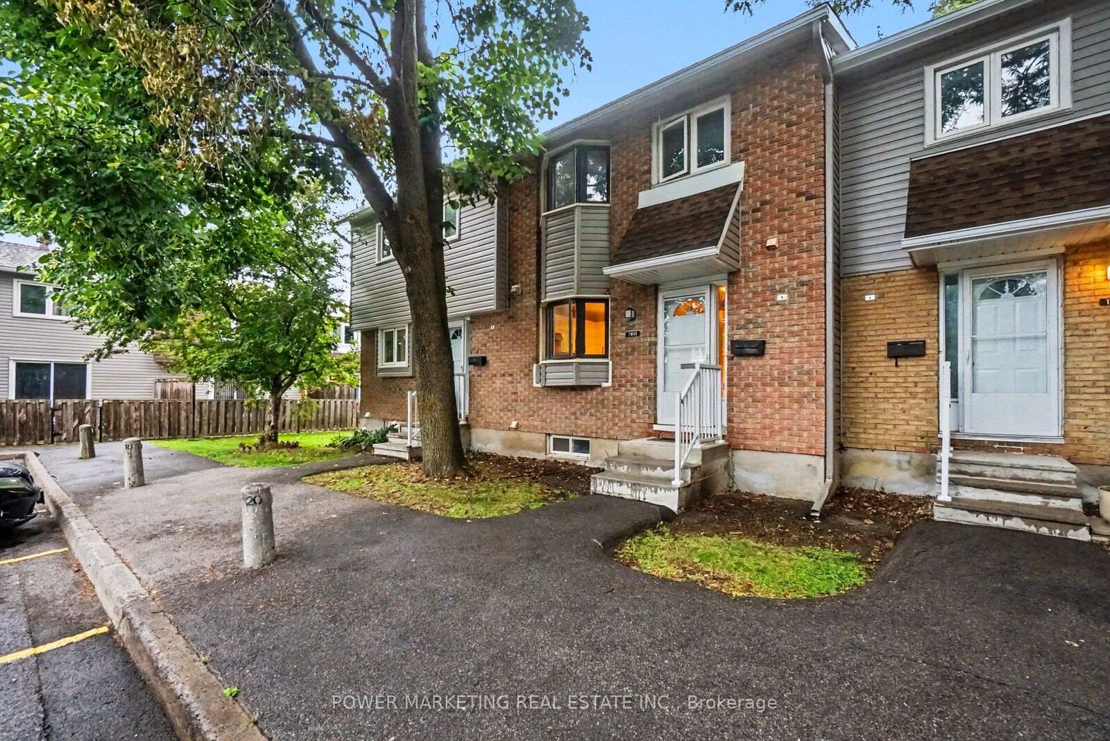 Property Photo: 1781 Lamoureux Drive ON K1E 2N5
