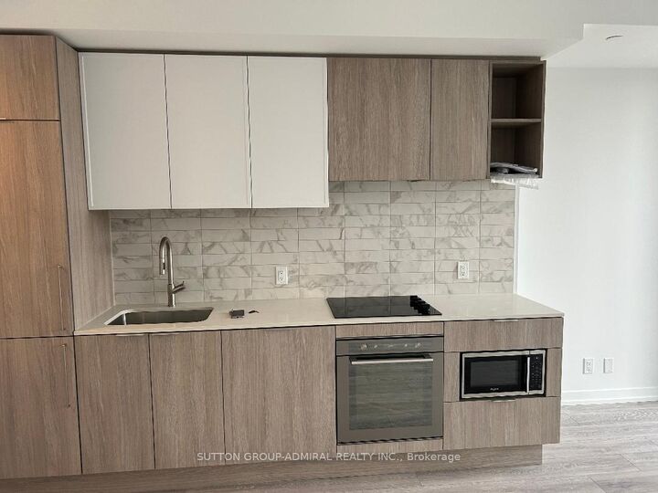 Property Photo:  2020 Bathurst Street 917  ON M5R 0A6 