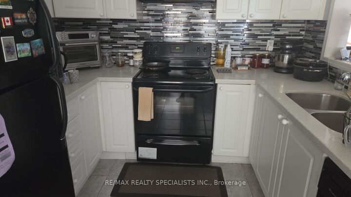 Property Photo:  710 Thompson Road  ON L9T 0C8 