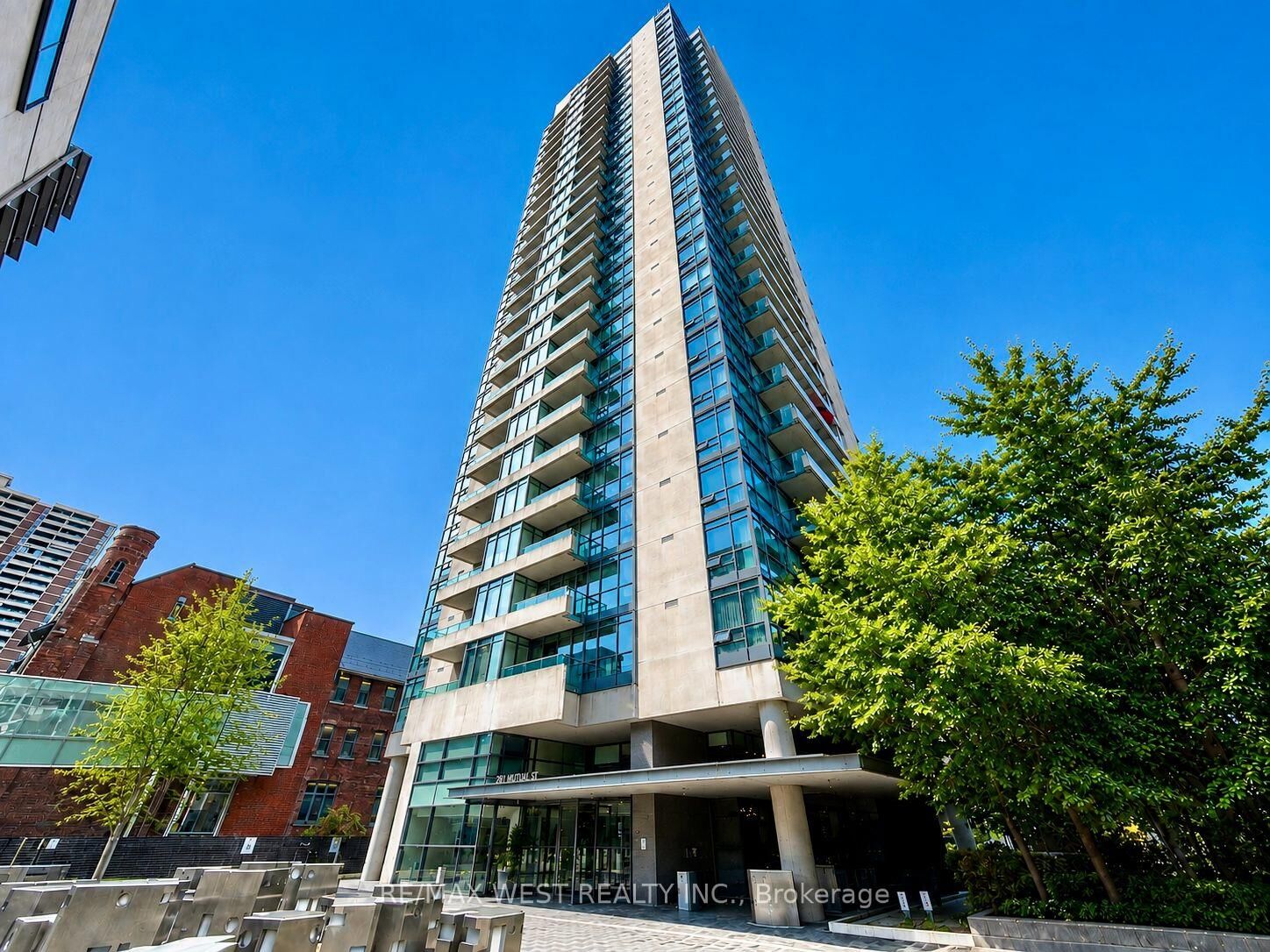 Property Photo:  281 Mutual Street 2408  ON M4Y 3C4 