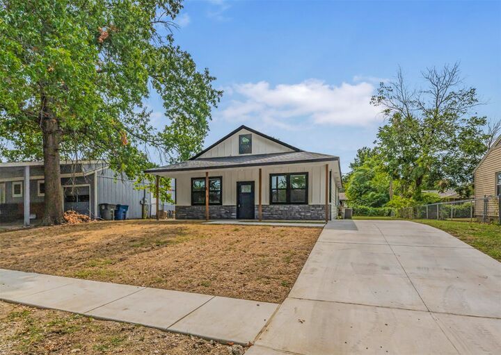 Property Photo:  8944 E 3rd Place E  OK 74112 