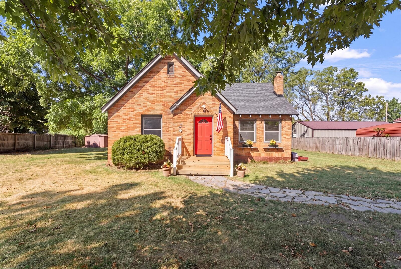 Property Photo:  704 S Grand  OK 74344 