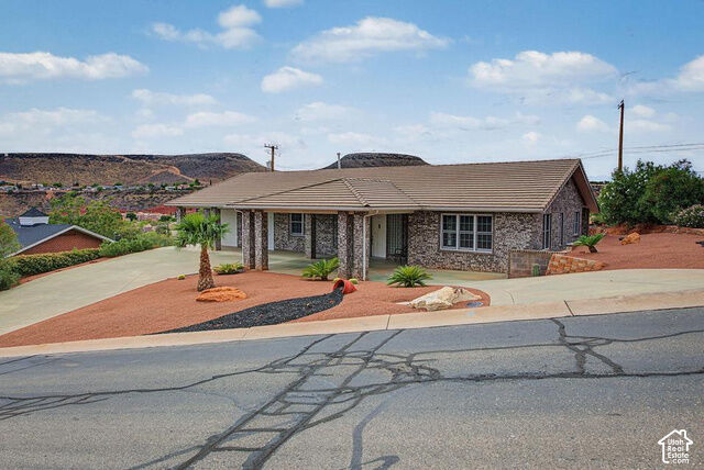 Property Photo: 339 W Sandstone Cir UT 84770