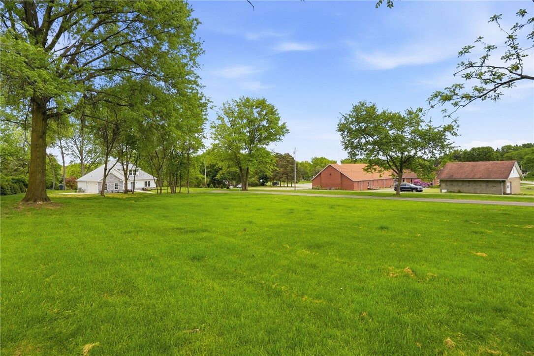 Property Photo:  1001 Taylor Ln  PA 15237 