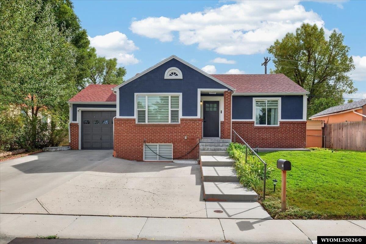 Property Photo: 1905 Hyview Dr WY 82604