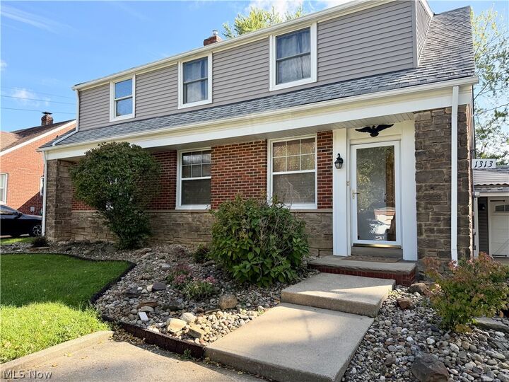 Property Photo:  1313 Richmond Road  OH 44124 
