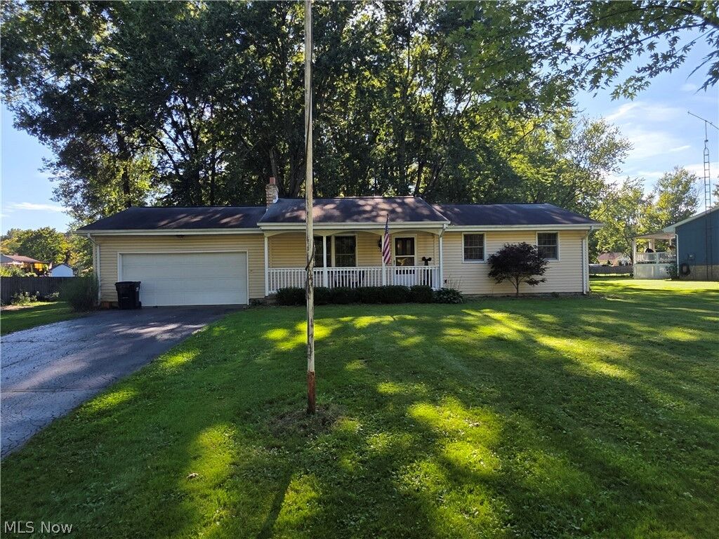 Property Photo: 46429 Dogwood Circle OH 44445
