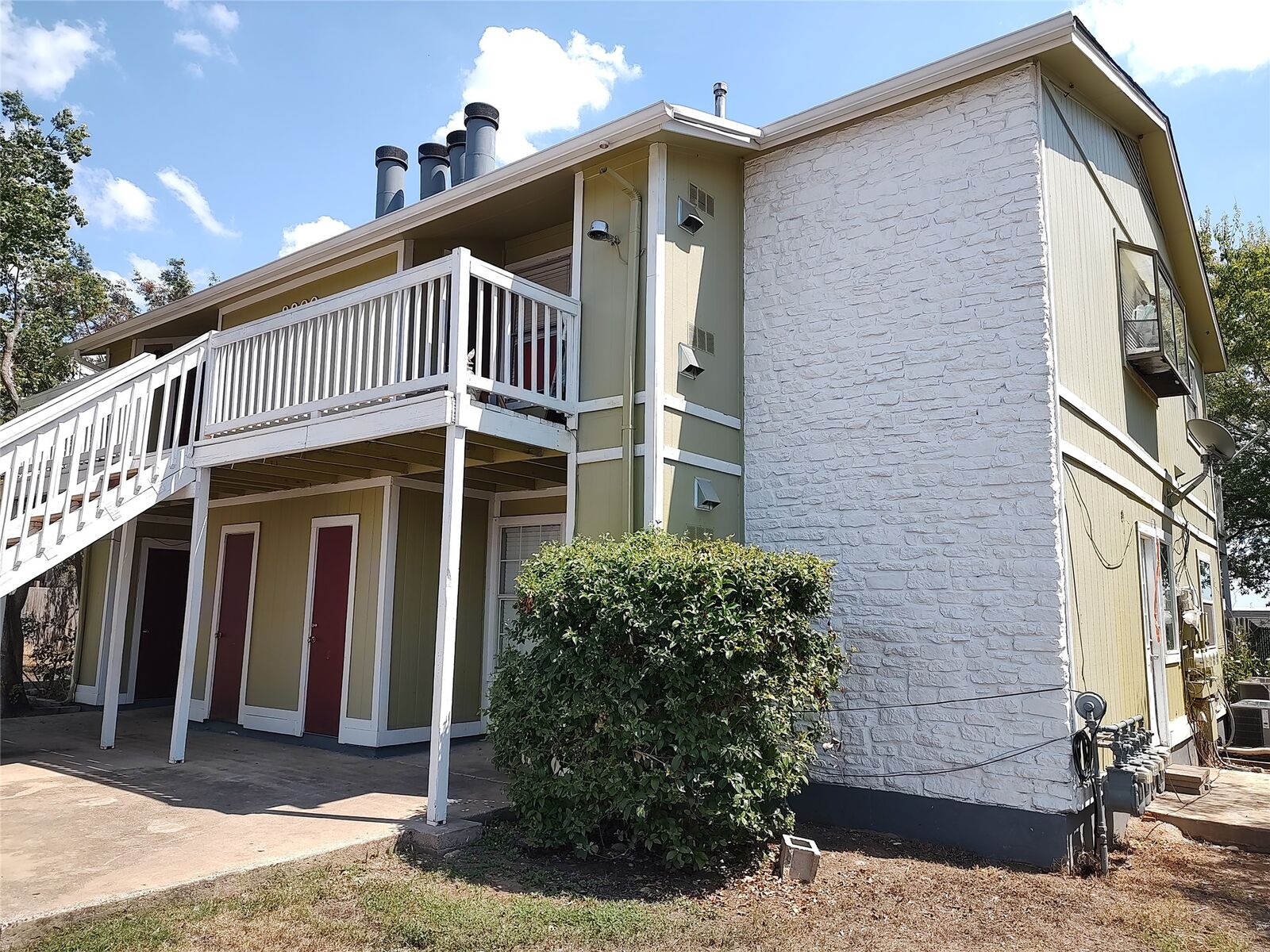 Property Photo: 2200 Leah Cove B TX 78748