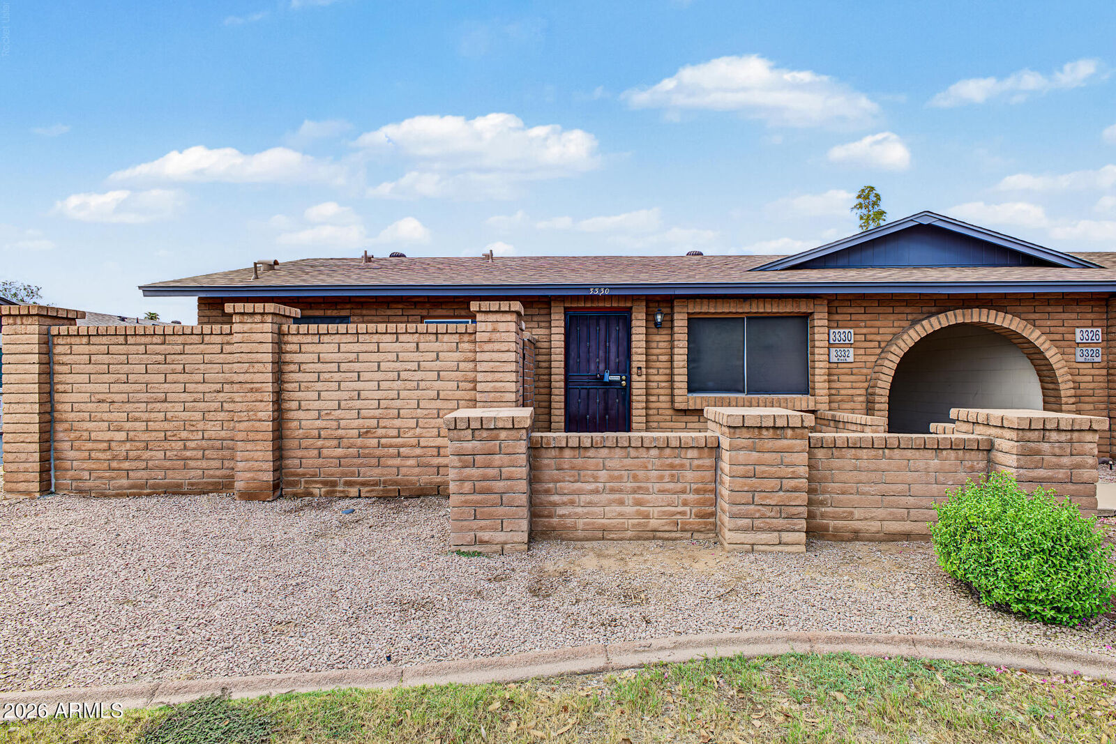 Property Photo: 3330 S Parkside Drive AZ 85282