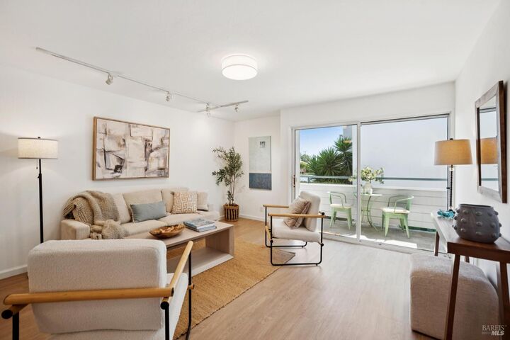 Property Photo:  278 Larkspur Plaza Drive  CA 94939 