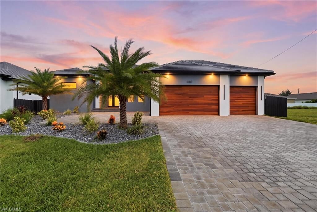 Property Photo:  340 SW 31st Ave  FL 33991 