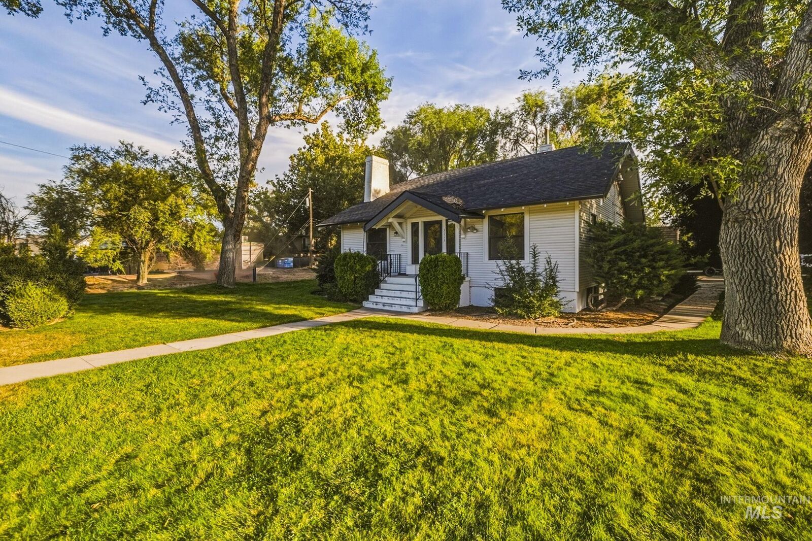 Property Photo:  3113 W. Overland Road  ID 83705 