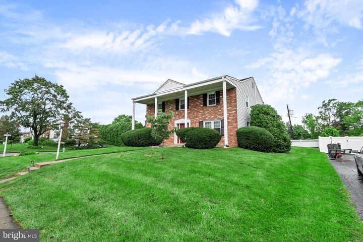 Property Photo: 1705 Sue Ellen Drive PA 19083