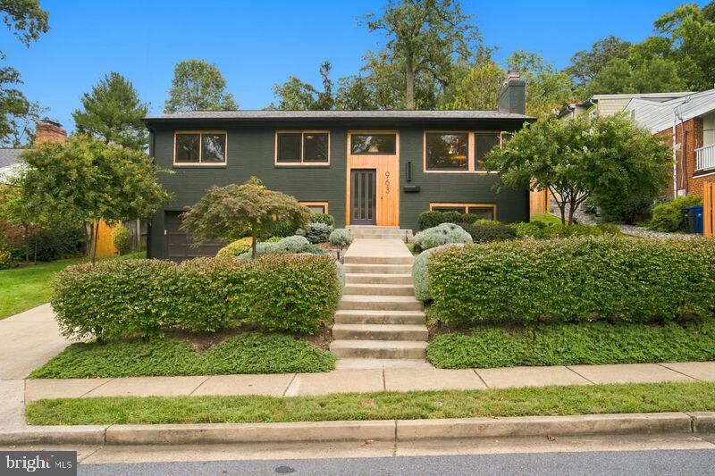 Property Photo:  963 N Rochester Street  VA 22205 