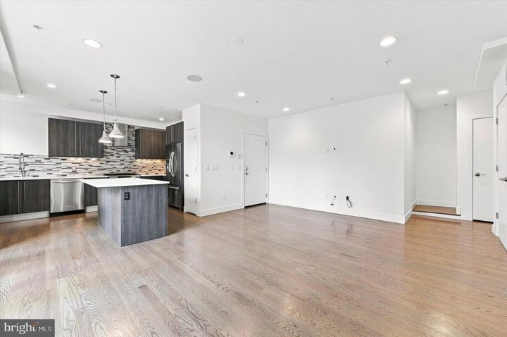 Property Photo: 138-40 N Front Street 2R PA 19106